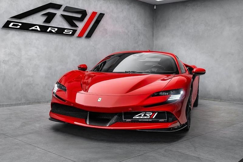 Second-hand Ferrari SF90 780 CP (573 kW) 2024 Roșu
