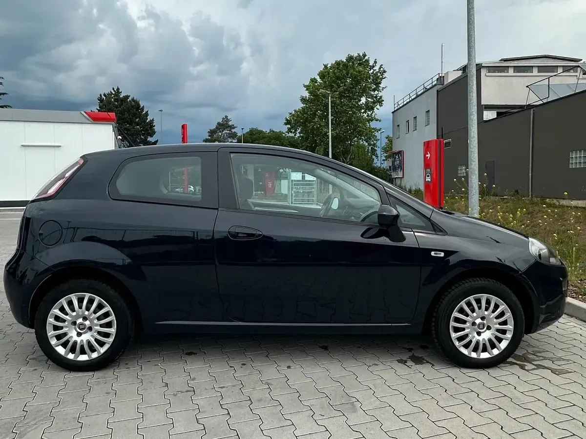 Gebraucht Fiat Punto 77 PS (56 kW) 2012 Blau Kleinwagen