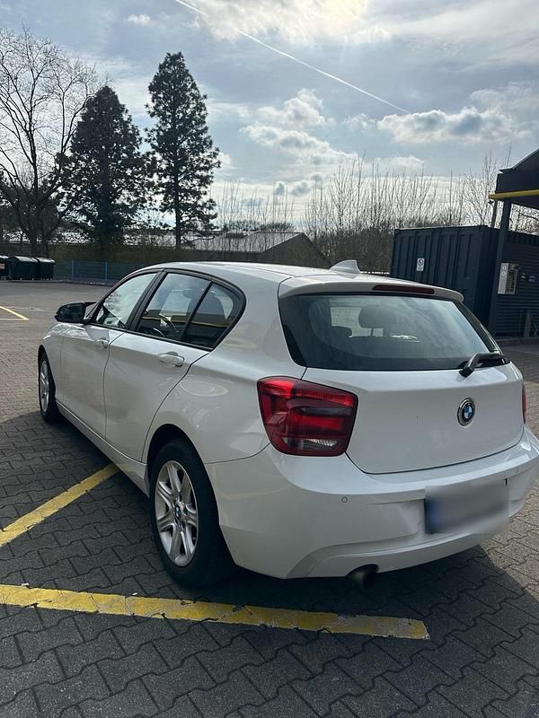Gebraucht BMW 114 102 PS (75 kW) 2014 Weiß Kleinwagen