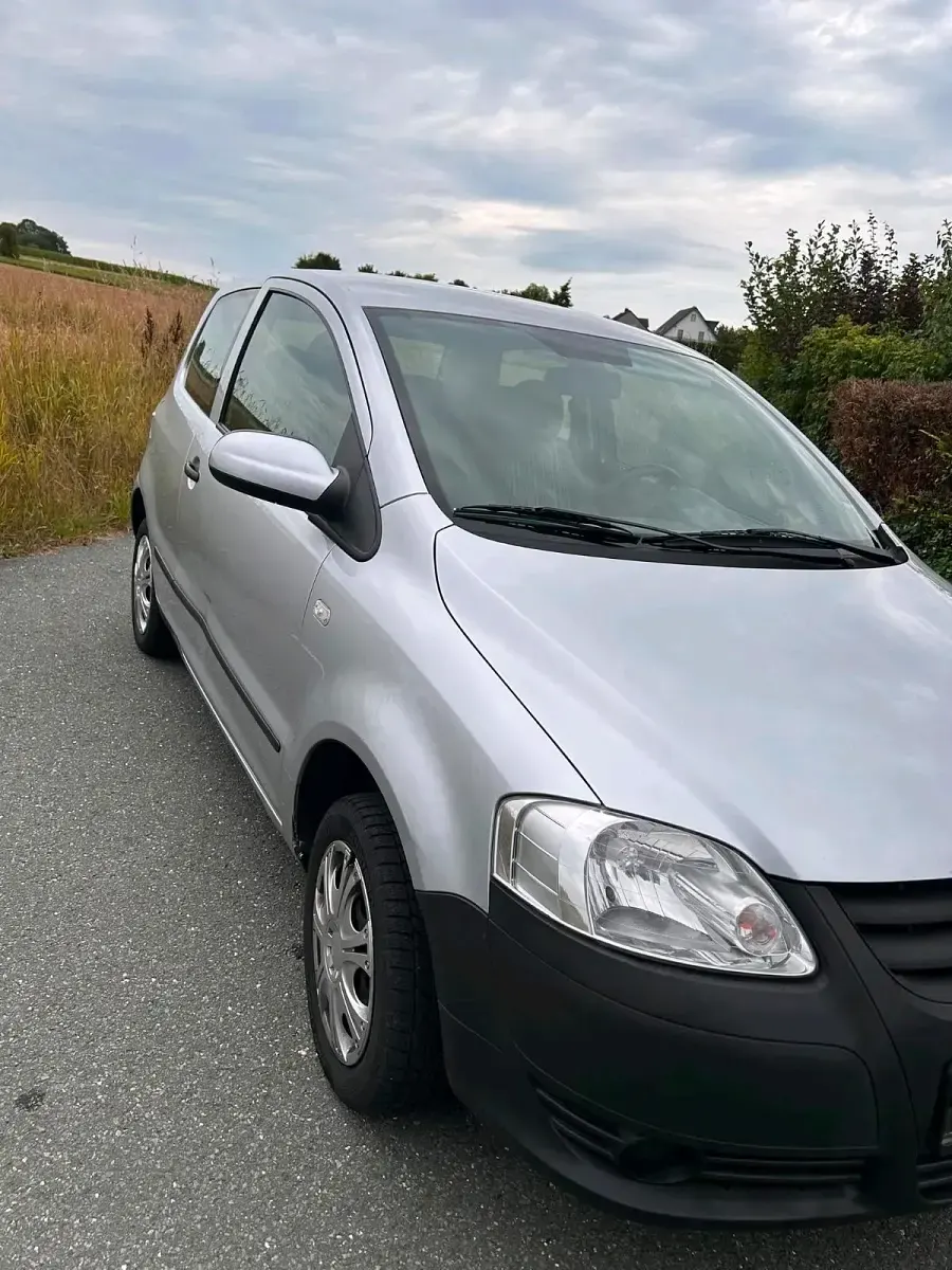 Gebraucht VW Fox 54 PS (39 kW) 2007 Grau Kleinwagen