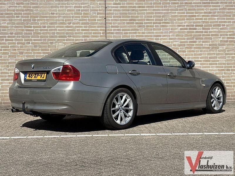 Gebraucht BMW 320 Executive 150 PS (110 kW) 2007 Braun Limousine