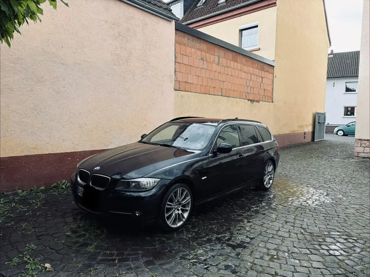Gebraucht BMW 320 184 PS (135 kW) 2012 Schwarz Kombi