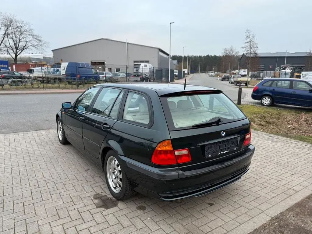 Gebraucht BMW 320 Lifestyle 150 PS (110 kW) 2004 Schwarz Kombi