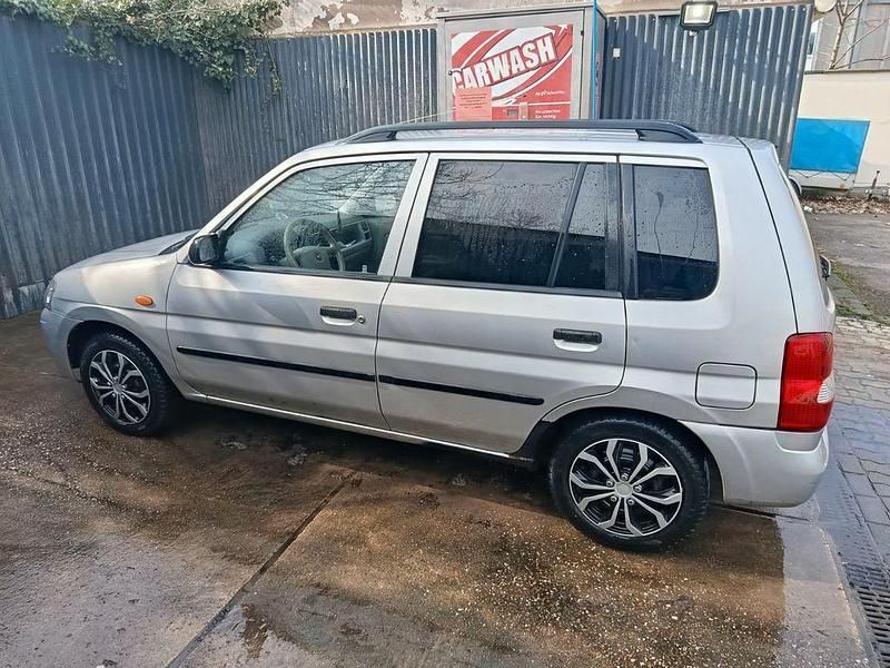 Gebraucht Mazda Demio Exclusive 75 PS (55 kW) 2001 Silber Kleinwagen