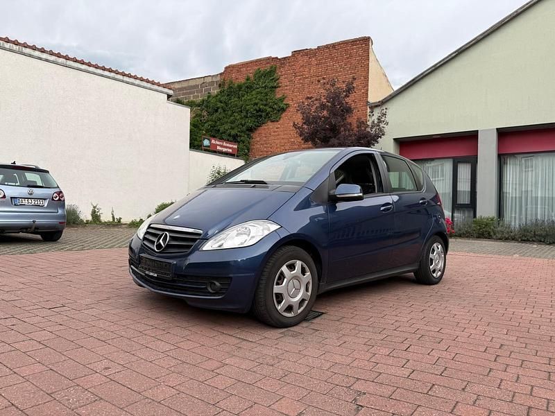 Gebraucht Mercedes A180 109 PS (80 kW) 2011 Blau Kleinwagen