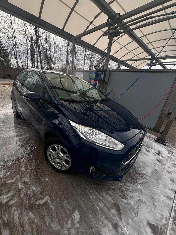 Gebraucht Ford Fiesta 101 PS (74 kW) 2017 Blau Kleinwagen
