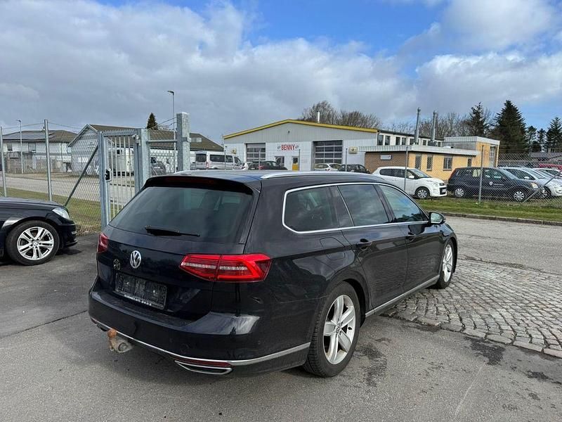 Gebraucht VW Passat Highline 220 PS (161 kW) 2015 Schwarz Kombi