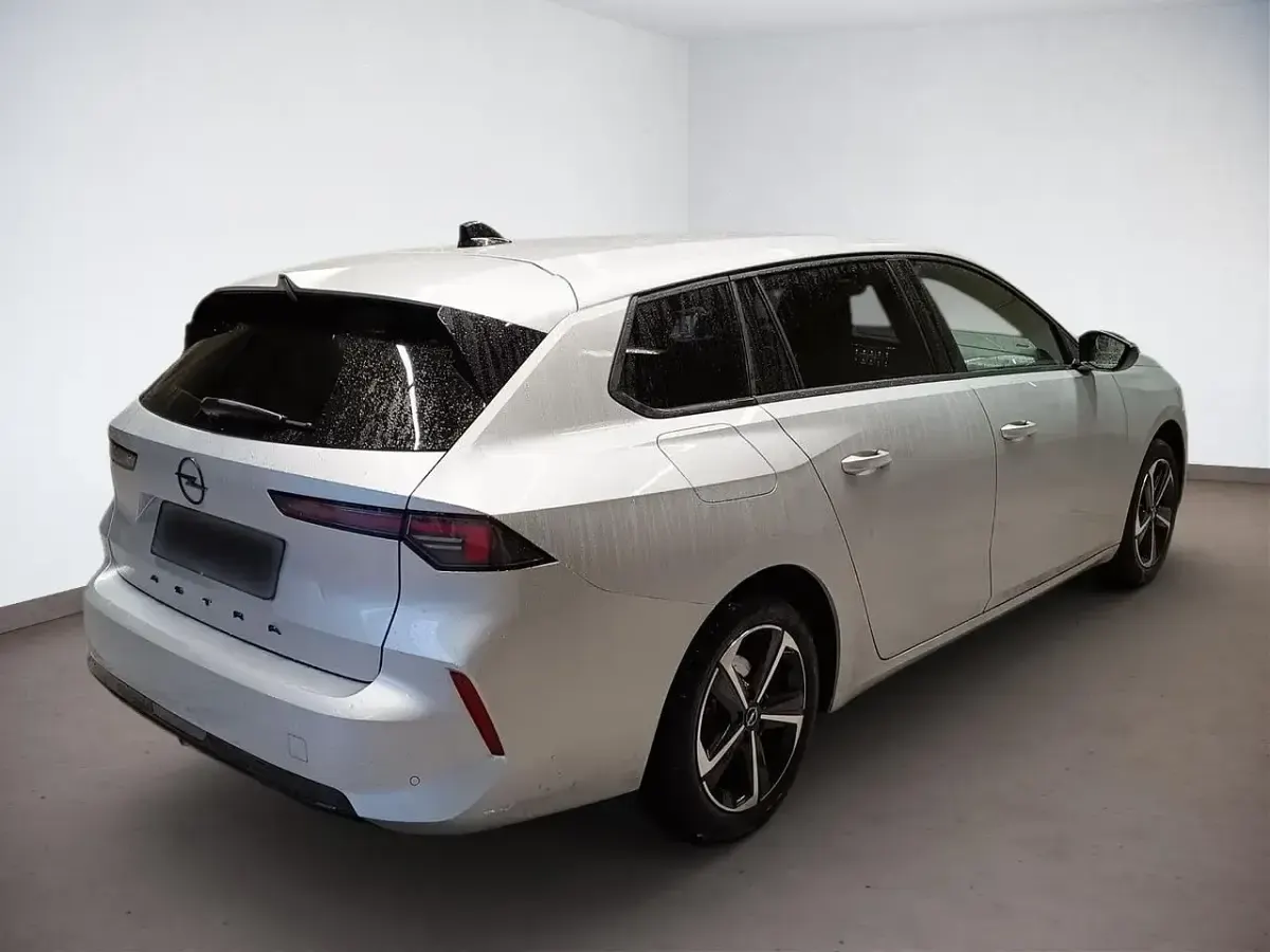 Gebraucht Opel Astra 131 PS (96 kW) 2024 Silber Kleinwagen
