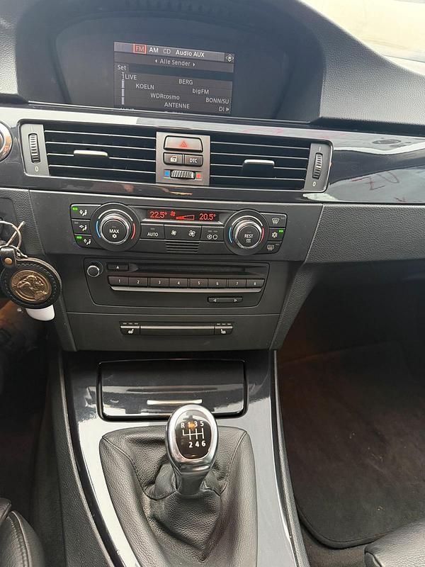 Schwarz Gebraucht 2008 BMW 330 Coupé | 9.200 € (Fairer Preis) - Bild 1/4