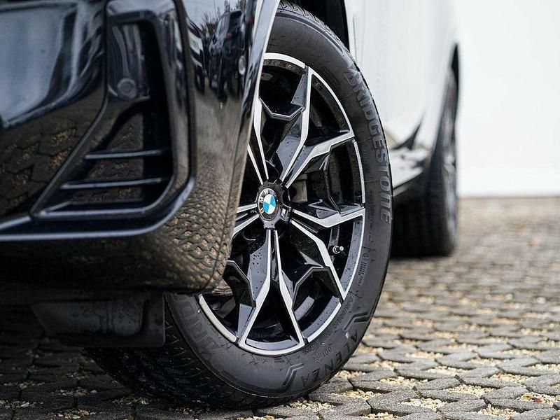 Gebraucht BMW X4 M Sport 184 PS (135 kW) 2025 Saphirschwarzmetallic SUV