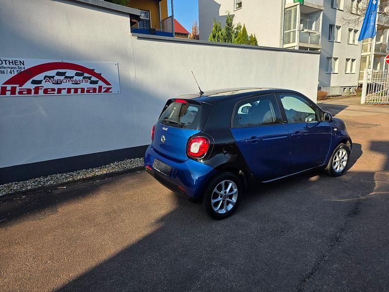 Używany Smart ForFour Basis 90 KM (66 kW) 2016 Niebieski Hatchback