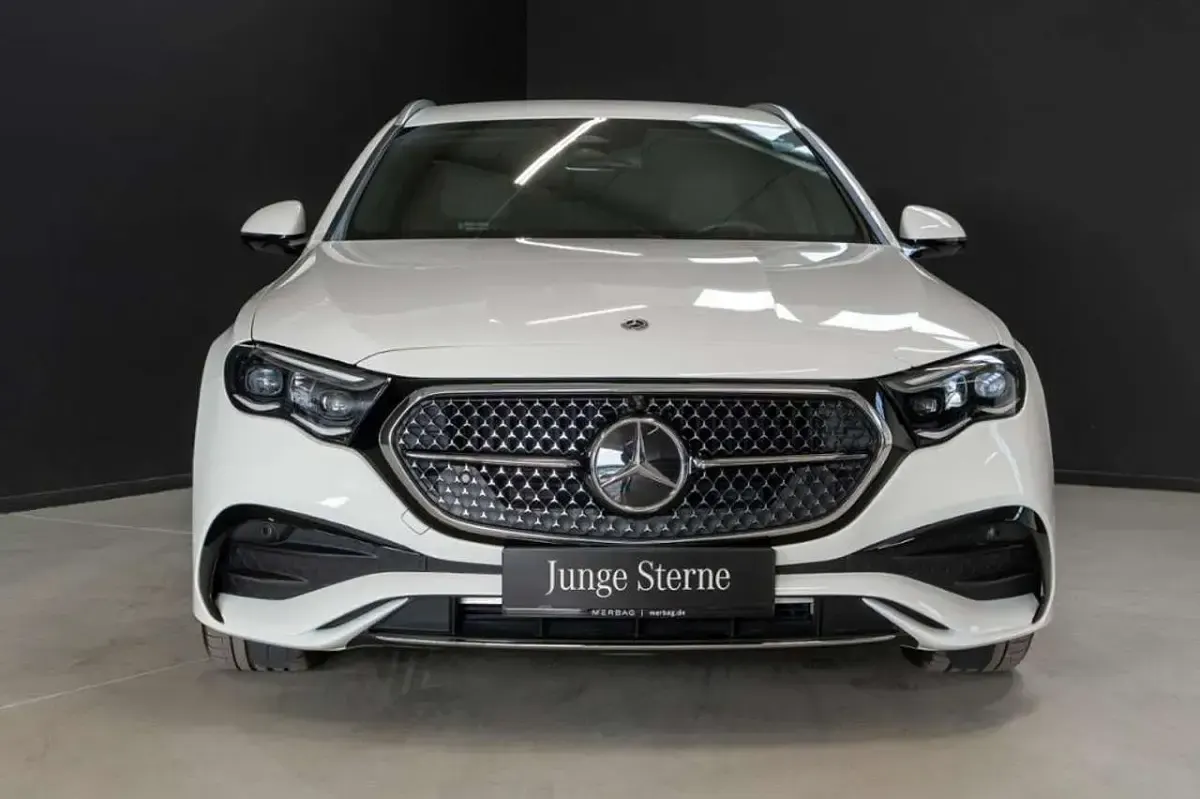 Gebraucht Mercedes E300 AMG 313 PS (230 kW) 2025 Polarweiss Kombi