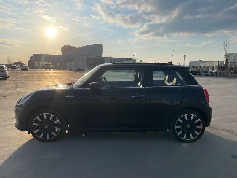 Schwarz Gebraucht 2023 Mini Cooper SE Kleinwagen | 22.900 € (Fairer Preis) - Bild 1/4