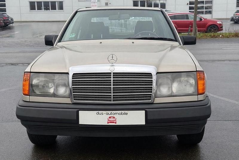 Gebraucht Mercedes E260 160 PS (117 kW) 1988 Silber Limousine