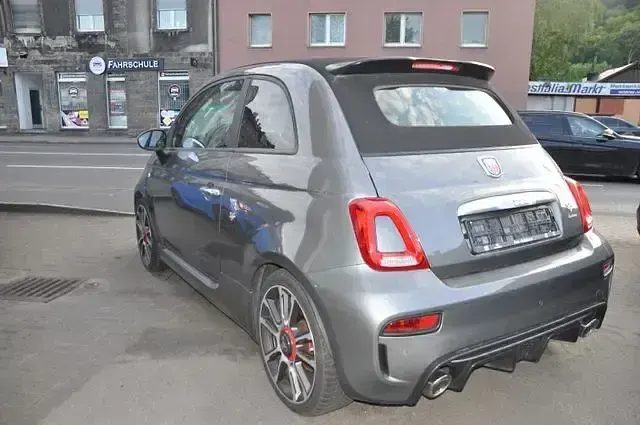 Gebraucht Abarth 595C Turismo 165 PS (121 kW) 2018 Colore esterno (record grau) (metallic) Cabrio