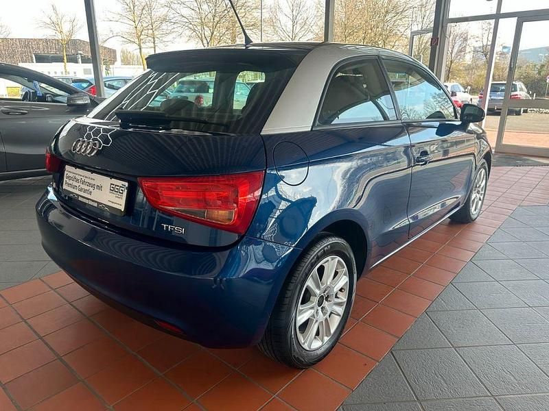 Gebraucht Audi A1 Attraction 86 PS (63 kW) 2011 Blau Kleinwagen