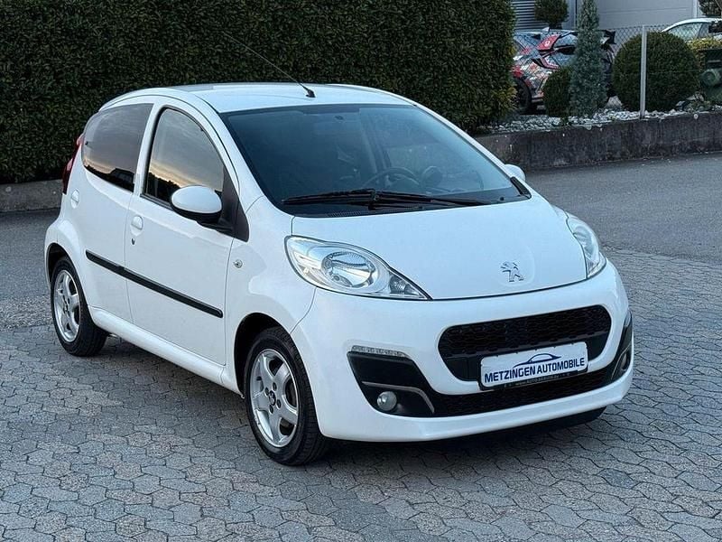 Gebraucht Peugeot 107 Active 68 PS (50 kW) 2013 Weiß Kleinwagen