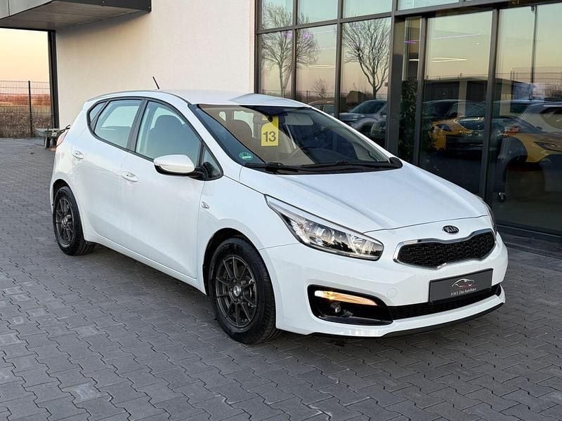 Gebraucht Kia Ceed 101 PS (74 kW) 2015 Weiß Kleinwagen