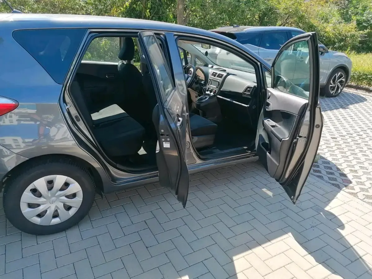 Gebraucht Toyota Verso 147 PS (108 kW) 2011 Blau Van / Kleinbus