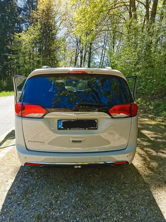 Gebraucht Chrysler Pacifica 291 PS (214 kW) 2017 Weiß Van / Kleinbus