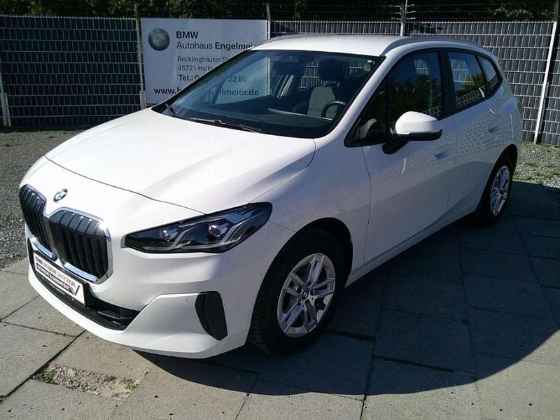 Weiß Gebraucht 2023 BMW 218 Active Tourer Van / Kleinbus | 23.390 € (Superpreis) - Bild 1/3