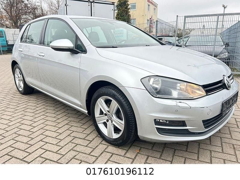 Silber Gebraucht 2013 VW Golf VII Comfortline Limousine | 6.399 € (Fairer Preis) - Bild 1/4