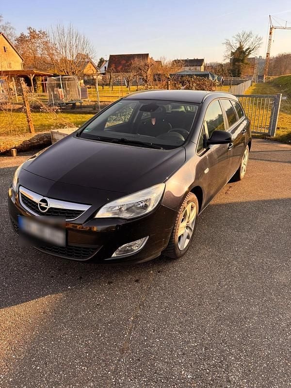 Gebraucht Opel Astra 179 PS (131 kW) 2011 Schwarz Kombi