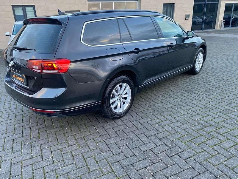 Gebraucht VW Passat Business 150 PS (110 kW) 2020 Mangangrau metallic Kombi