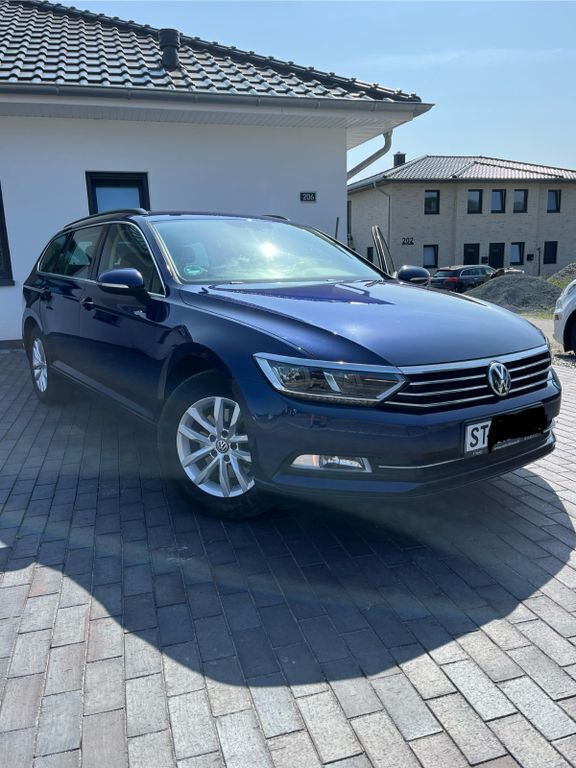 Blau Gebraucht 2018 VW Passat Comfortline Kombi | 13.500 € (Guter Preis) - Bild 1/4