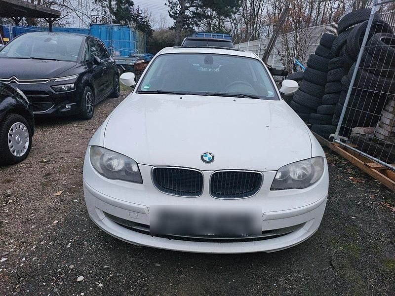 Weiß Gebraucht 2011 BMW 118 Kleinwagen | 4.950 € (Superpreis) - Bild 1/4