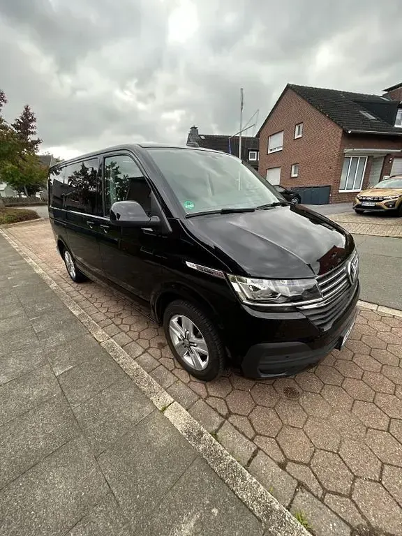 Gebraucht VW Multivan 150 PS (110 kW) 2021 Schwarz Van / Kleinbus