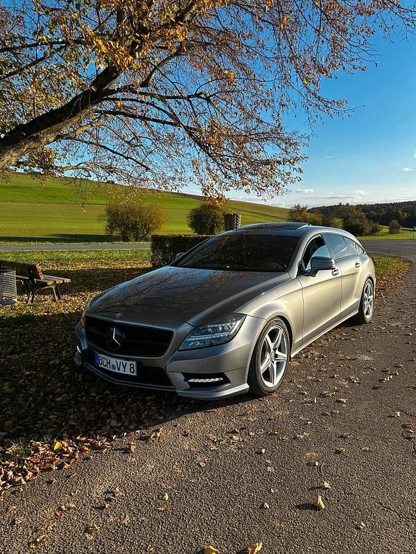 Grau Gebraucht 2013 Mercedes CLS350 AMG Kombi | 13.999 € (Guter Preis) - Bild 1/4