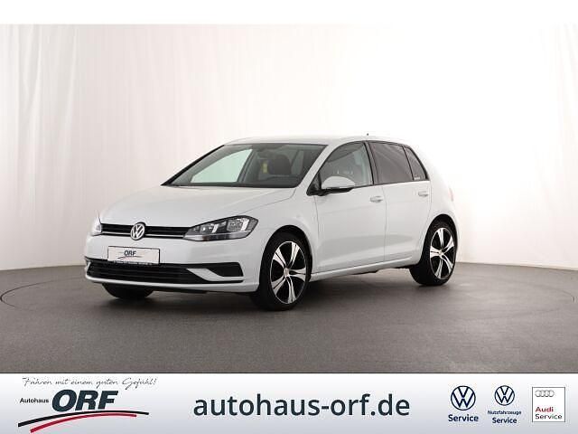 Weiss Gebraucht 2019 VW Golf VII Trendline Limousine | 15.750 € (Fairer Preis) - Bild 1/2