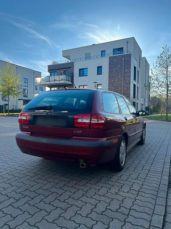 Gebraucht Volvo V40 122 PS (89 kW) 2001 Rot Kombi
