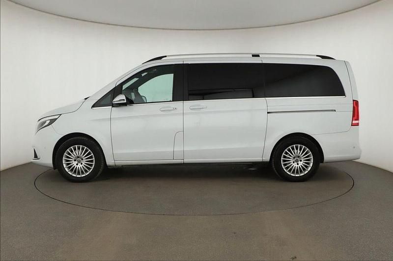 Gebraucht Mercedes V300 237 PS (174 kW) 2021 Weiß Van / Kleinbus