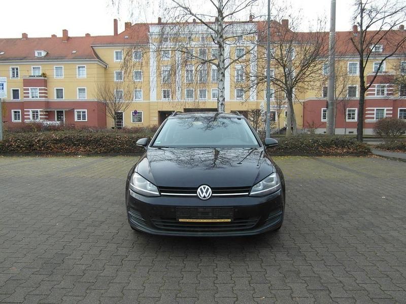 Schwarz Gebraucht 2016 VW Golf VII Comfortline Kombi | 5.500 € - Bild 1/4