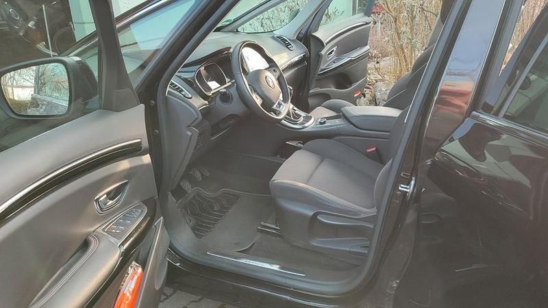 Gebraucht Renault Espace Life 131 PS (96 kW) 2016 Braun Van / Kleinbus