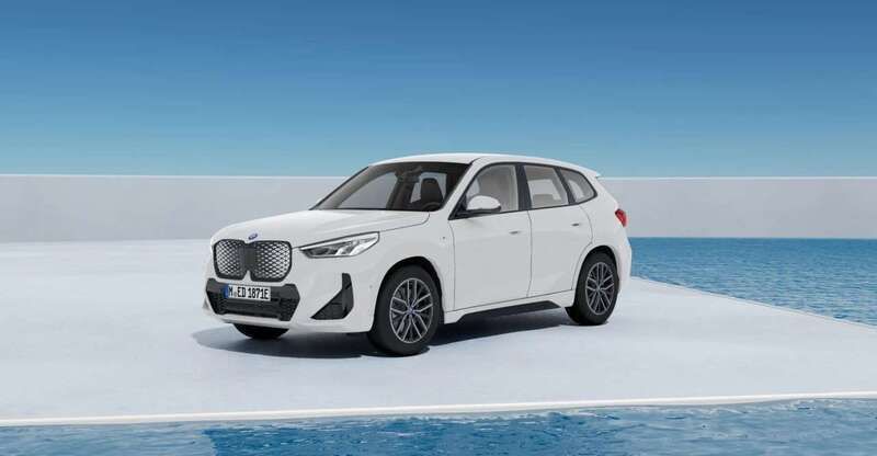 Alpinweiß Neu 2025 BMW iX1 M Sport SUV | 41.990 € (Superpreis) - Bild 1/4