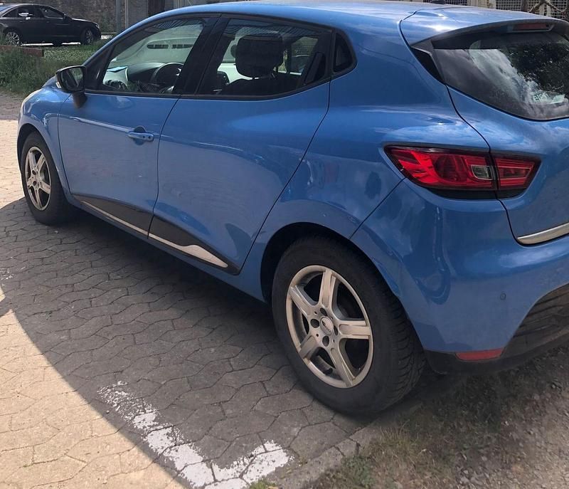 Gebraucht Renault Clio IV Initiale Paris 90 PS (66 kW) 2014 Blau Limousine