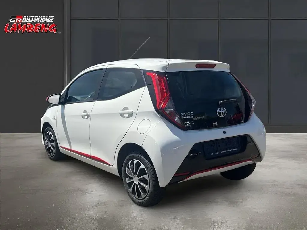 Gebraucht Toyota Aygo Connect Style 72 PS (52 kW) 2019 Weiß Kleinwagen