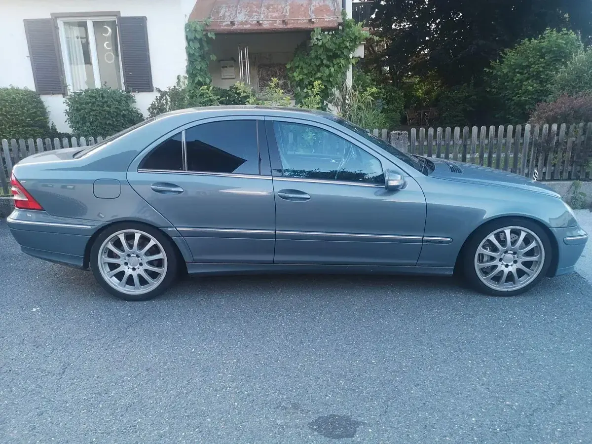 Gebraucht Mercedes C270 204 PS (150 kW) 2006 Blau Limousine