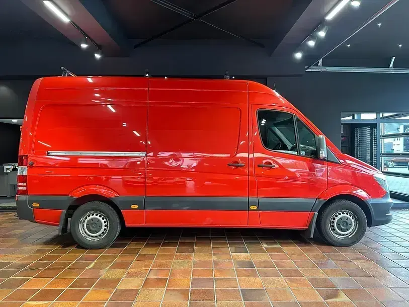 Używany Mercedes Sprinter 163 KM (119 kW) 2018 Czerwony Van