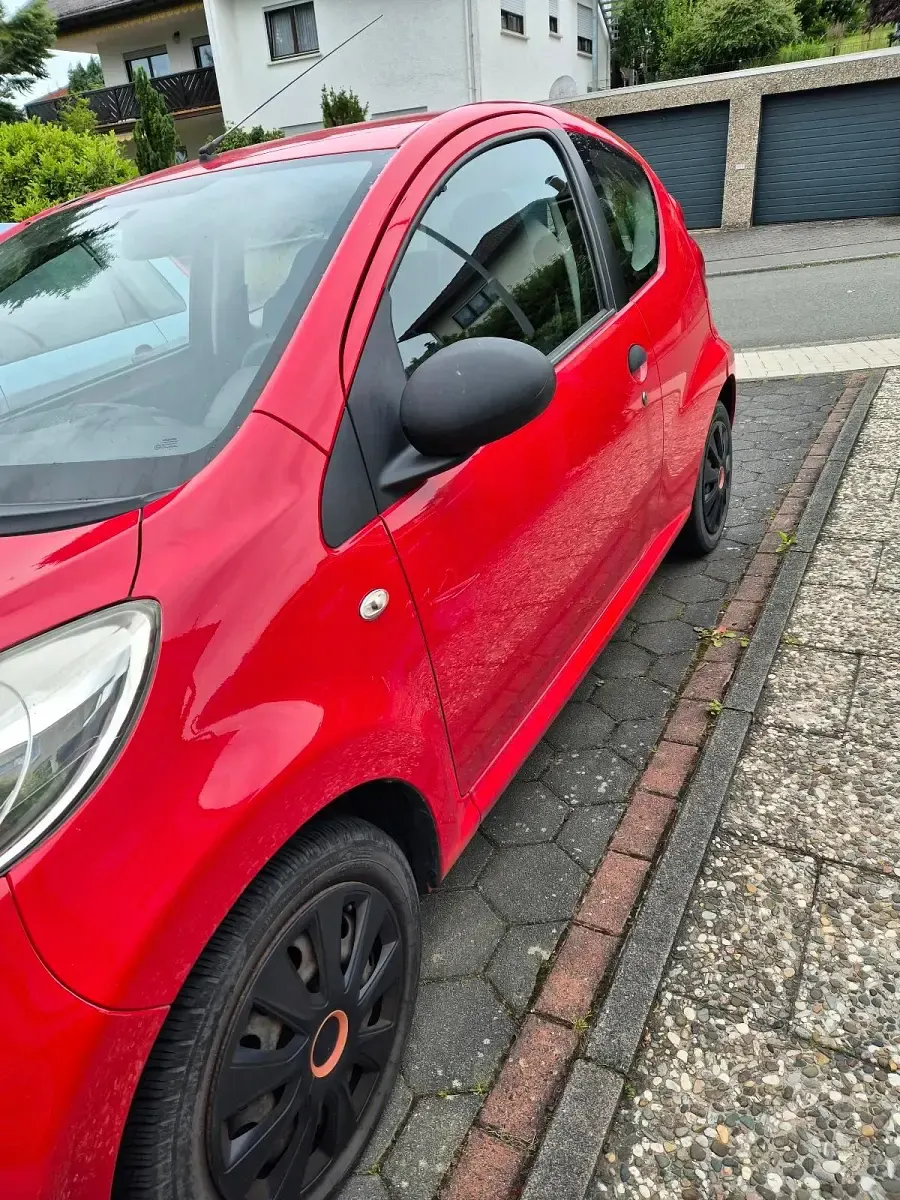 Gebraucht Peugeot 107 50 PS (36 kW) 2008 Rot Kleinwagen