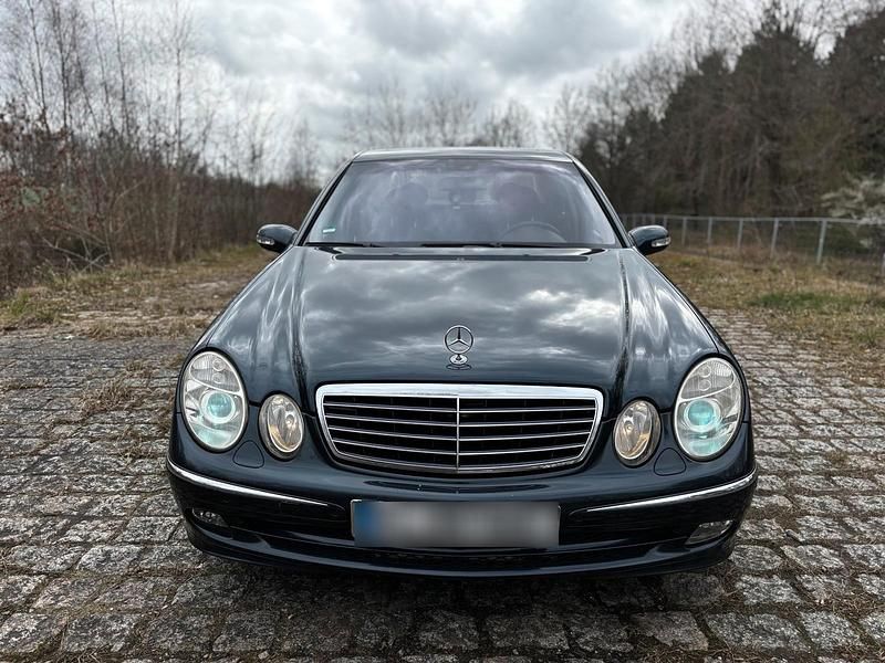 Second-hand Mercedes E500 306 CP (225 kW) 2003 Berlinǎ