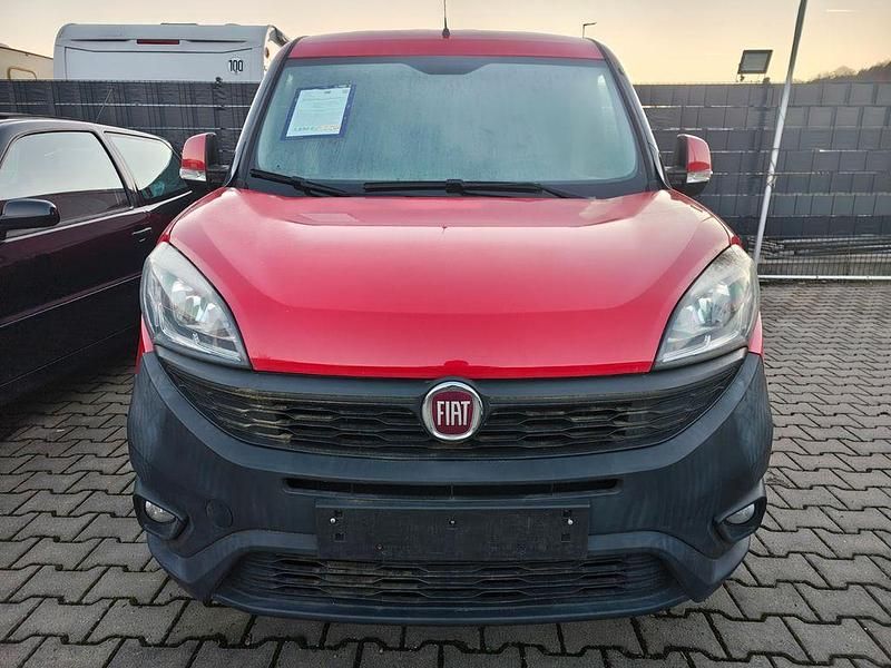 Gebraucht Fiat Doblò 95 PS (69 kW) 2016 Rot Van / Kleinbus