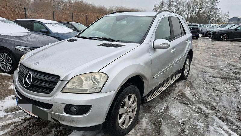 Silber Gebraucht 2006 Mercedes ML320 SUV | 5.995 € - Bild 1/4