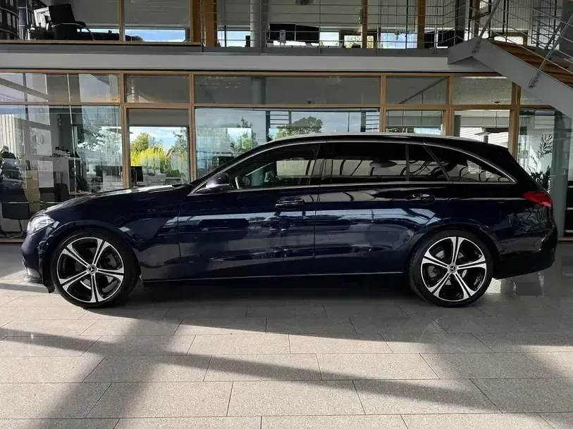 Gebraucht Mercedes C300 Avantgarde 279 PS (205 kW) 2022 Cavansitblau Limousine