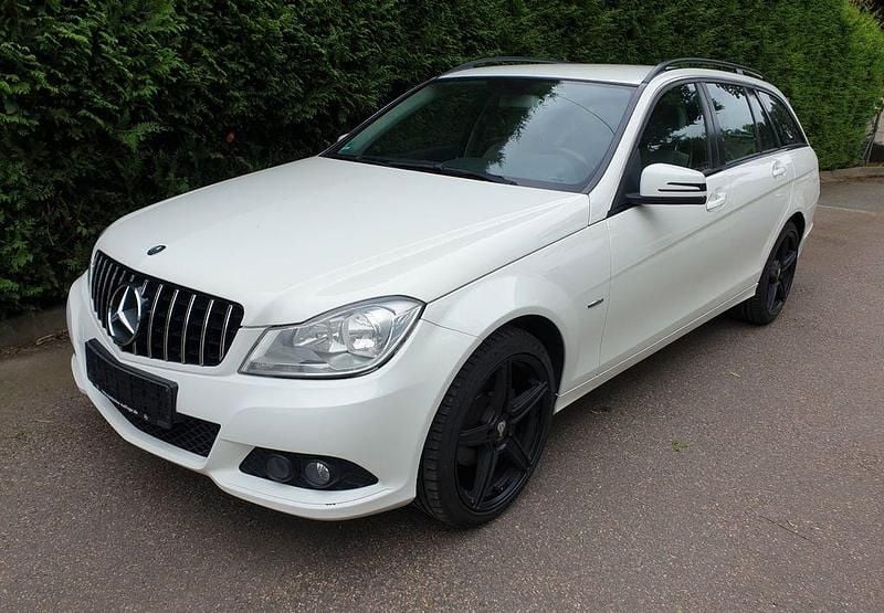 Weiß Gebraucht 2012 Mercedes C180 Limousine | 3.990 € (Superpreis) - Bild 1/4