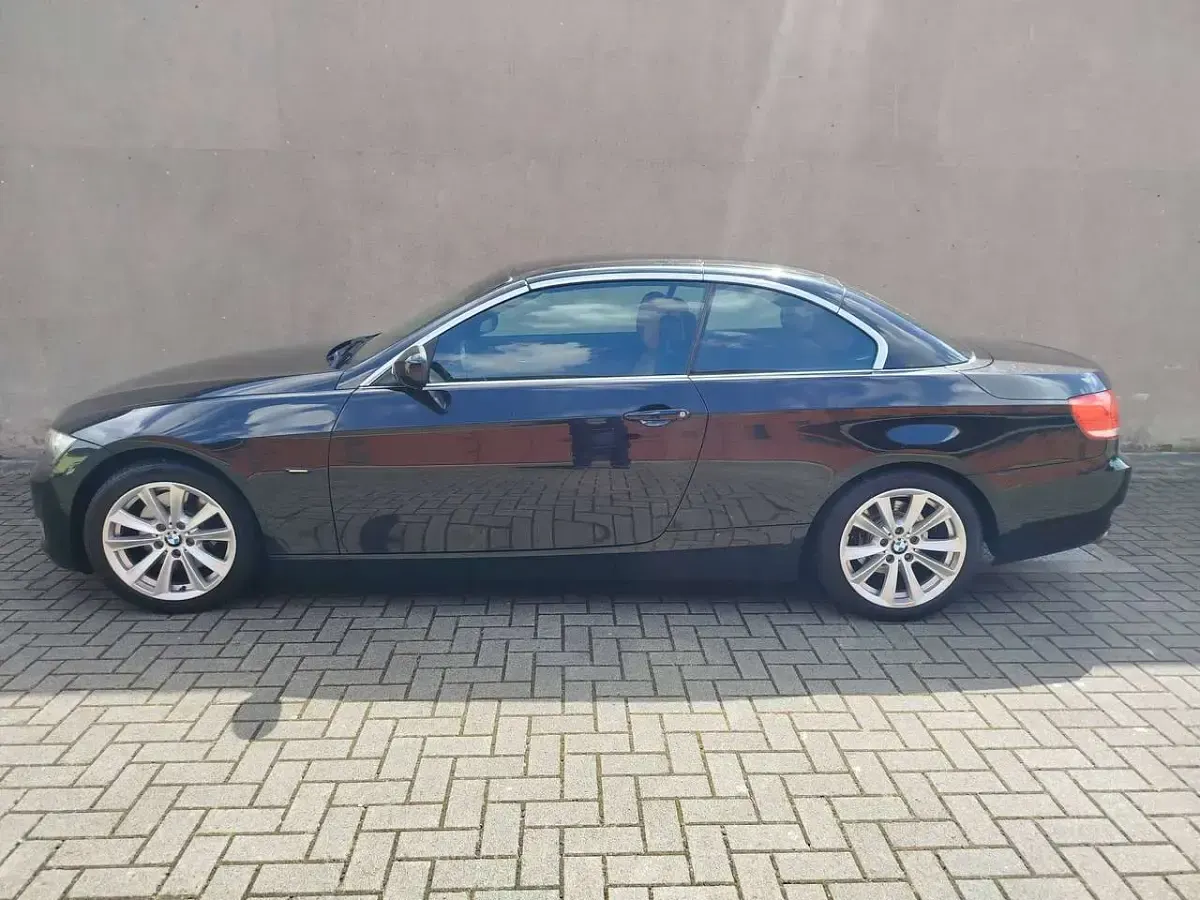 Gebraucht BMW 325 Cabriolet 218 PS (160 kW) 2010 Schwarz Cabrio
