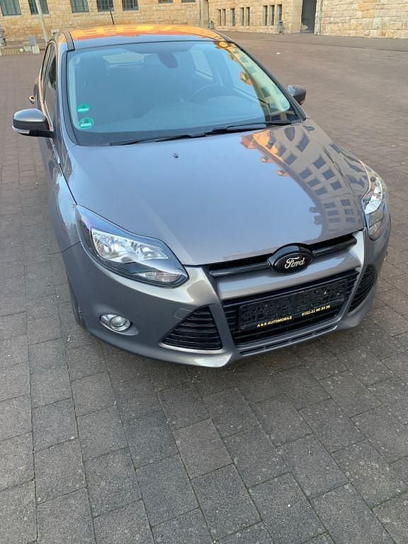 Gebraucht Ford Focus Titanium 101 PS (74 kW) 2012 Grau Limousine